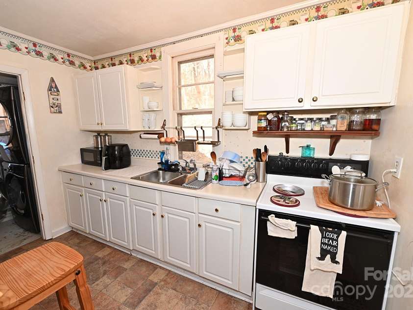 478 Foxwood Drive, Marion, NC 28752.  MLS# CAR4321439, YatesRealty ID 7086. 
