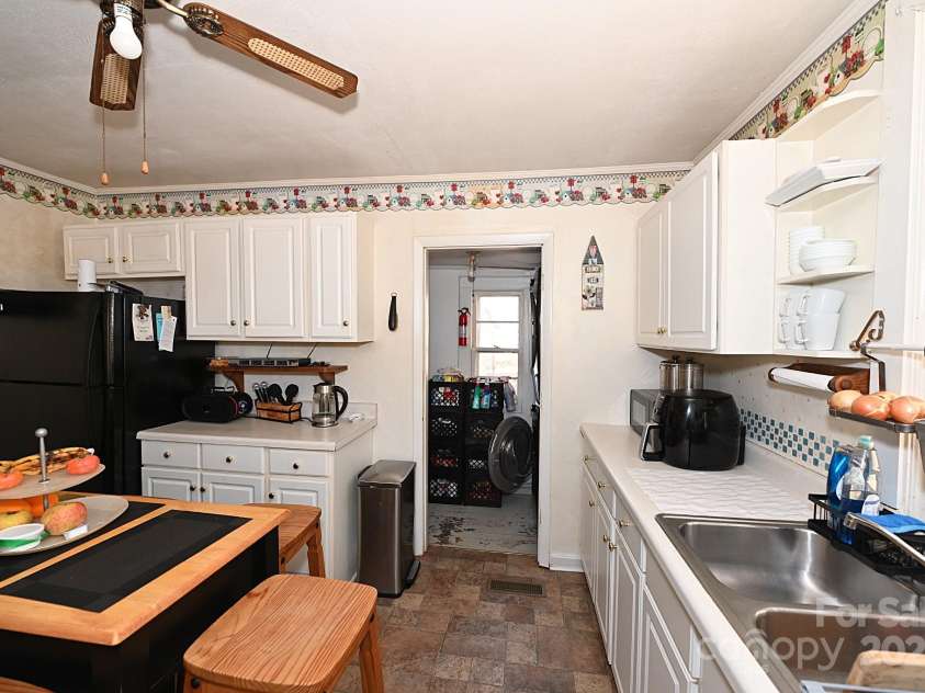 478 Foxwood Drive, Marion, NC 28752.  MLS# CAR4321439, YatesRealty ID 7086. 