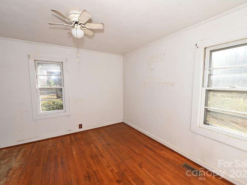 478 Foxwood Drive, Marion, NC 28752.  MLS# CAR4321439, YatesRealty ID 7086. 