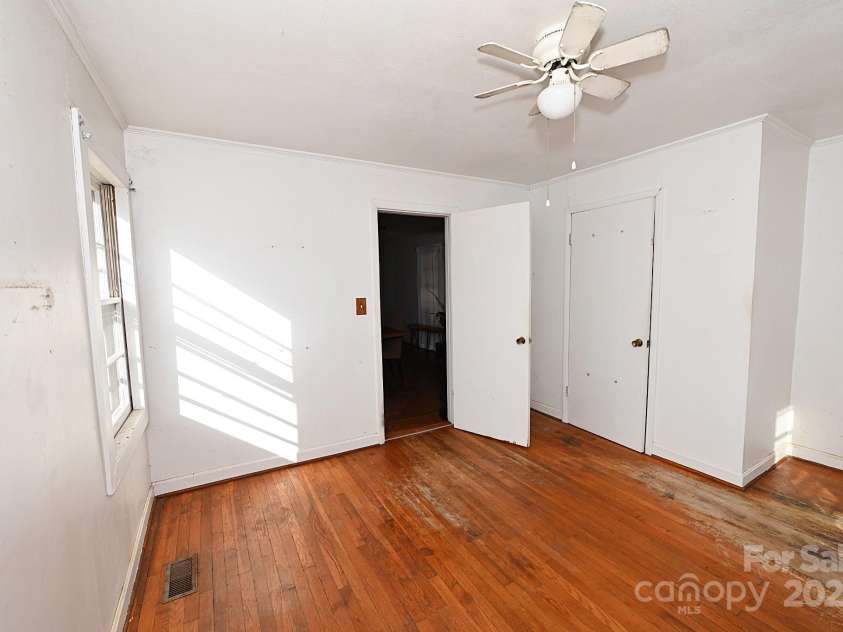 478 Foxwood Drive, Marion, NC 28752.  MLS# CAR4321439, YatesRealty ID 7086. 
