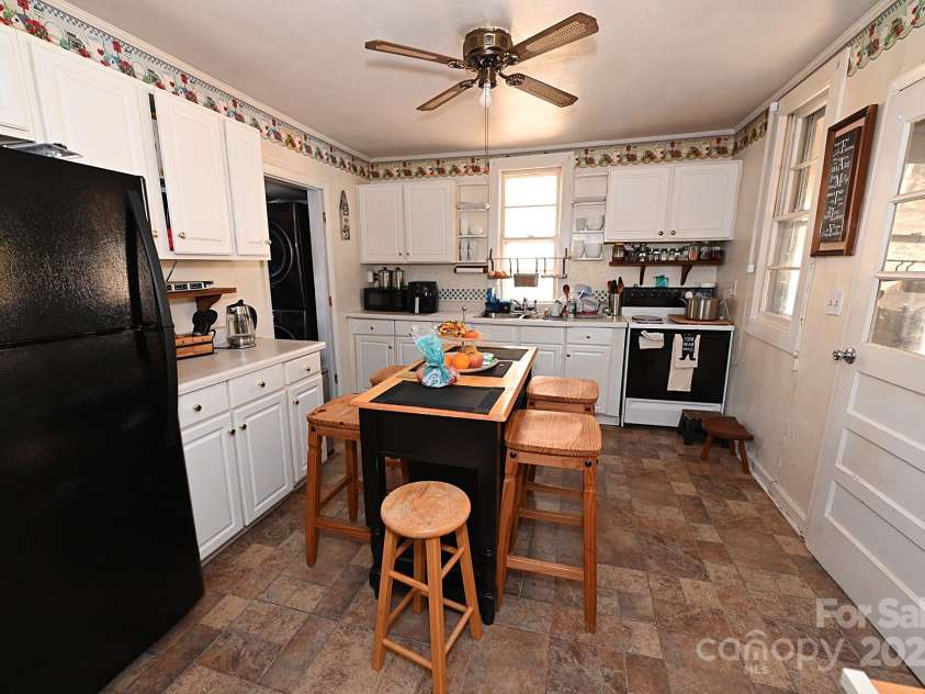 478 Foxwood Drive, Marion, NC 28752.  MLS# CAR4321439, YatesRealty ID 7086. 