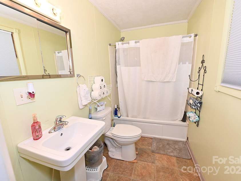 478 Foxwood Drive, Marion, NC 28752.  MLS# CAR4321439, YatesRealty ID 7086. 