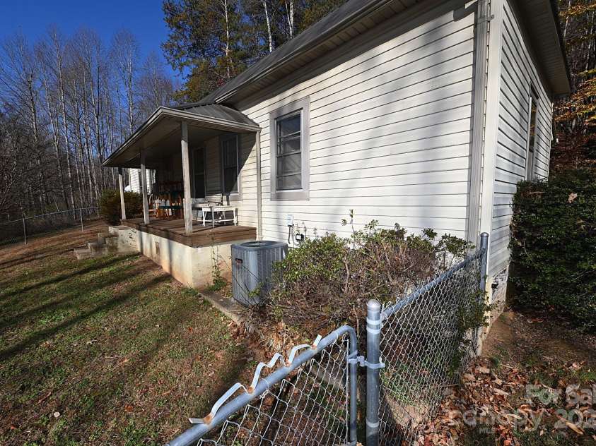 478 Foxwood Drive, Marion, NC 28752.  MLS# CAR4321439, YatesRealty ID 7086. 
