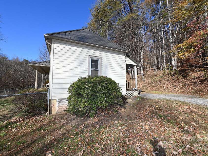 478 Foxwood Drive, Marion, NC 28752.  MLS# CAR4321439, YatesRealty ID 7086. 
