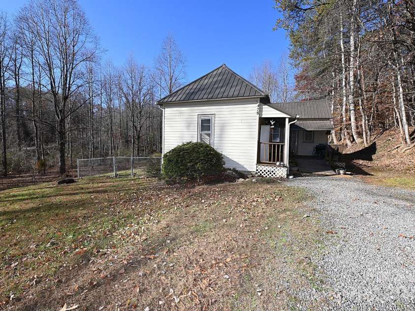 478 Foxwood Drive, Marion, NC 28752.  MLS# CAR4321439, YatesRealty ID 7086. 