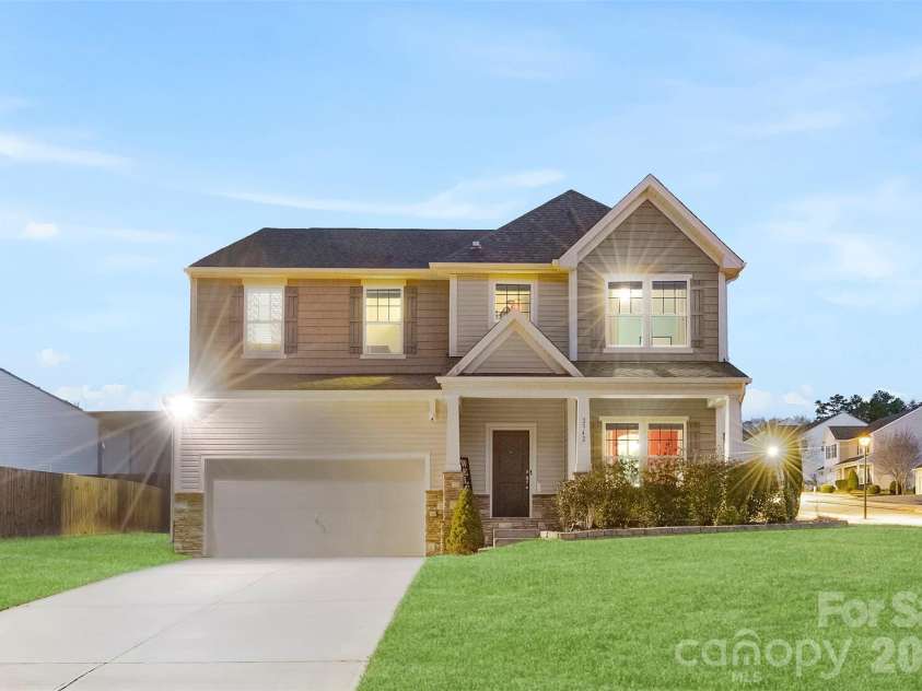 2342 Bloomfield Drive, Kannapolis, NC 28081.  MLS# CAR4346134, YatesRealty ID 7087. Beautiful Corner Lot Home! 