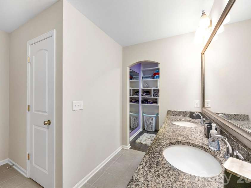 2342 Bloomfield Drive, Kannapolis, NC 28081.  MLS# CAR4346134, YatesRealty ID 7087. Primary bathroom!