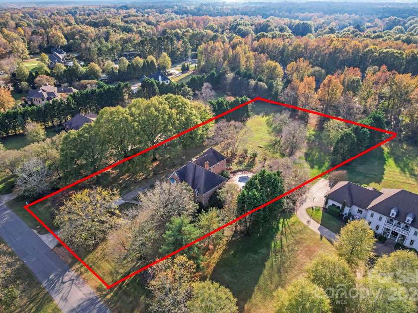 431 Walden Trail, Waxhaw, NC 28173.  MLS# CAR4198964, YatesRealty ID 7088. Approximate Property Lines shown