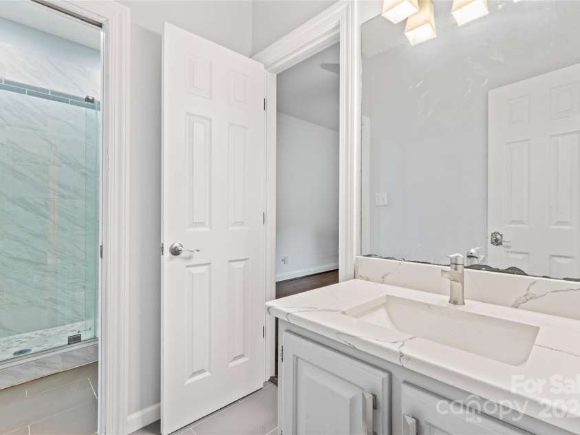 431 Walden Trail, Waxhaw, NC 28173.  MLS# CAR4198964, YatesRealty ID 7088. Shared Bathroom