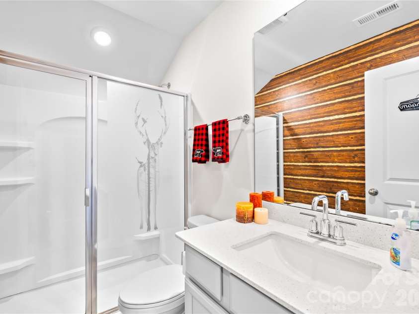 5098 Turtle Creek Drive, Denver, NC 28037.  MLS# CAR4341030, YatesRealty ID 7088. Upper Level bathroom