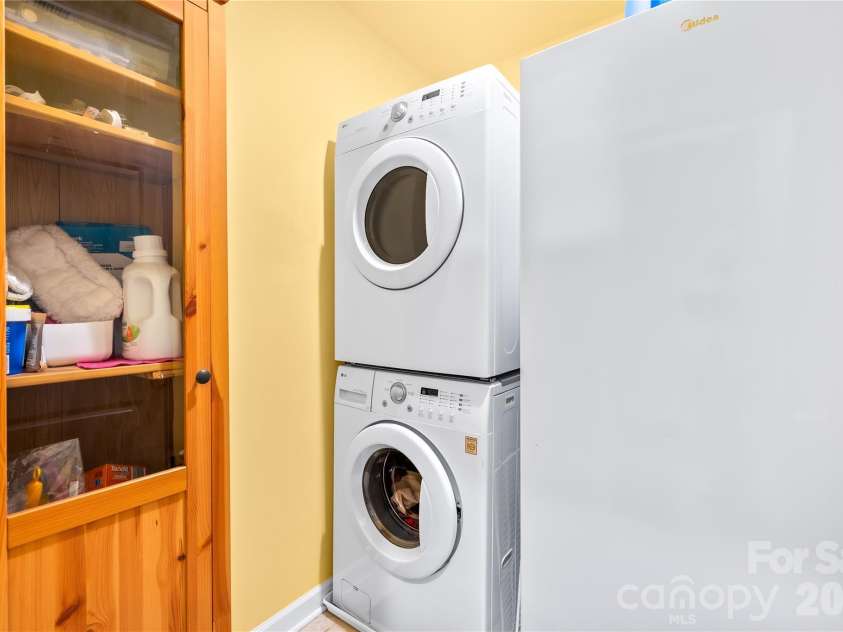 5098 Turtle Creek Drive, Denver, NC 28037.  MLS# CAR4341030, YatesRealty ID 7088. Walk-in Laundry