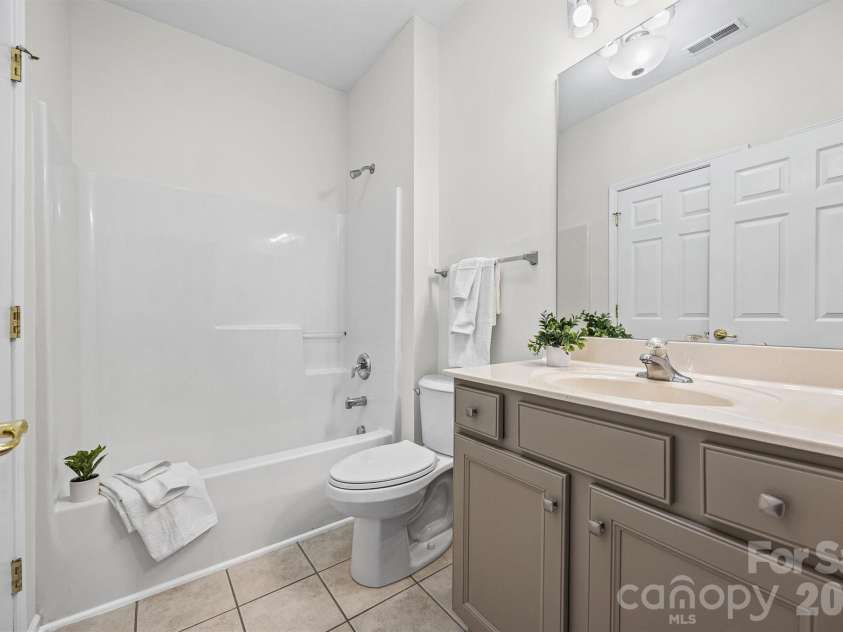 1657 Onyx Ridge, Fort Mill, SC 29708.  MLS# CAR4328052, YatesRealty ID 7089. 2nd Full Bath