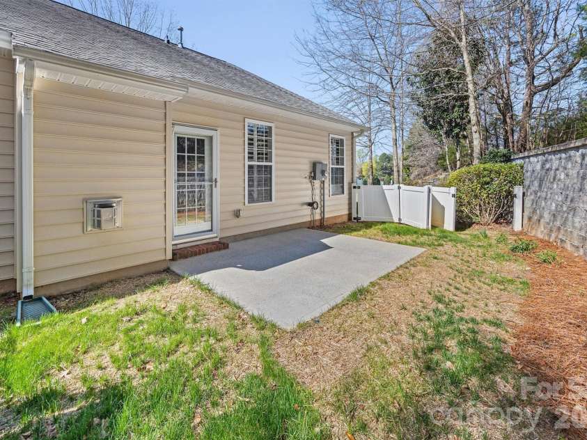 1657 Onyx Ridge, Fort Mill, SC 29708.  MLS# CAR4328052, YatesRealty ID 7089. Back yard