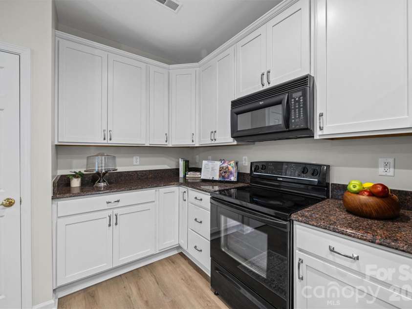 1657 Onyx Ridge, Fort Mill, SC 29708.  MLS# CAR4328052, YatesRealty ID 7089. Kitchen - all new cabinets and hardware