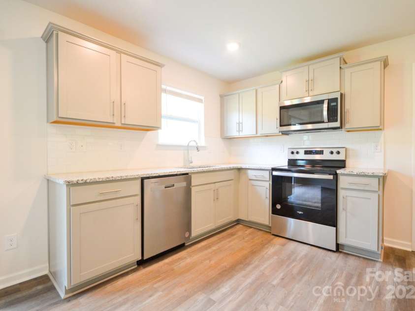 25 Cain Hollow Way, Asheville, NC 28806.  MLS# CAR4180878, YatesRealty ID 7089. 