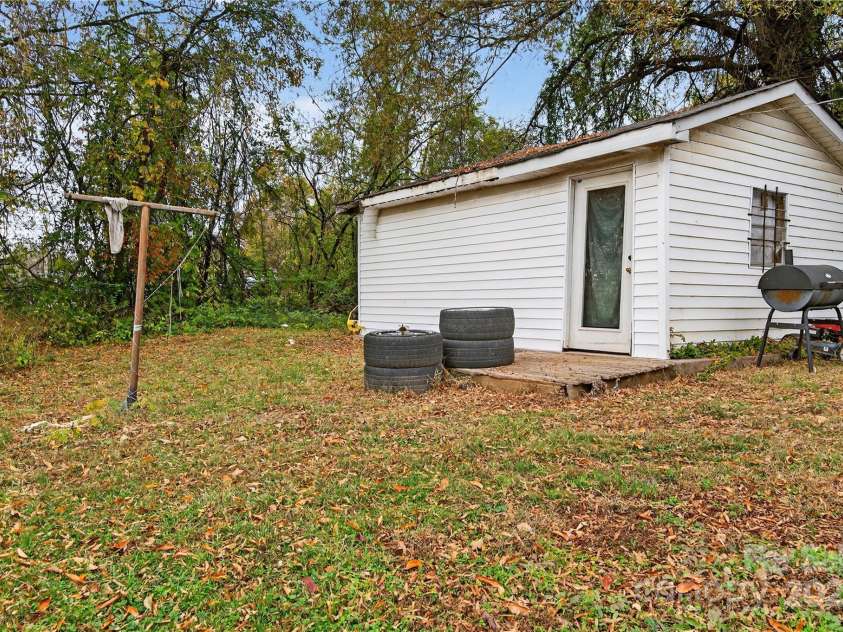 1114 Wilson W Lee Boulevard, Statesville, NC 28677.  MLS# CAR4322485, YatesRealty ID 709. 