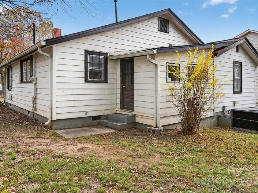1114 Wilson W Lee Boulevard, Statesville, NC 28677.  MLS# CAR4322485, YatesRealty ID 709. 