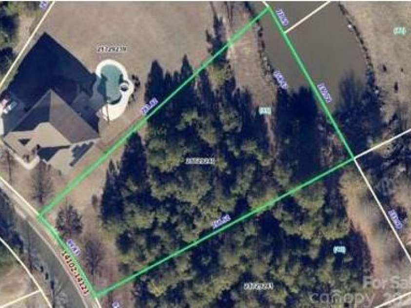 14108 Rhone Valley Drive, Charlotte, NC 28278.  MLS# CAR4211907, YatesRealty ID 709. .77 of an acre!