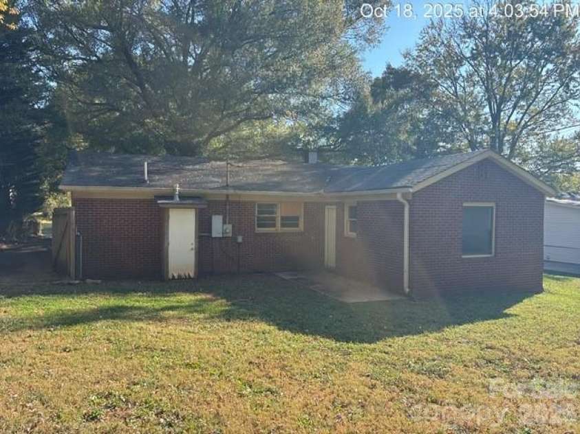 2209 Dale Avenue, Lincolnton, NC 28092.  MLS# CAR4346801, YatesRealty ID 7090. 