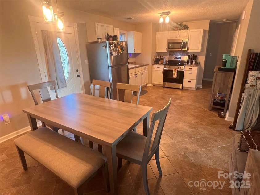 109 Wilson Acres Drive, Kings Mountain, NC 28086.  MLS# CAR4245698, YatesRealty ID 7091. Kitchen/dining