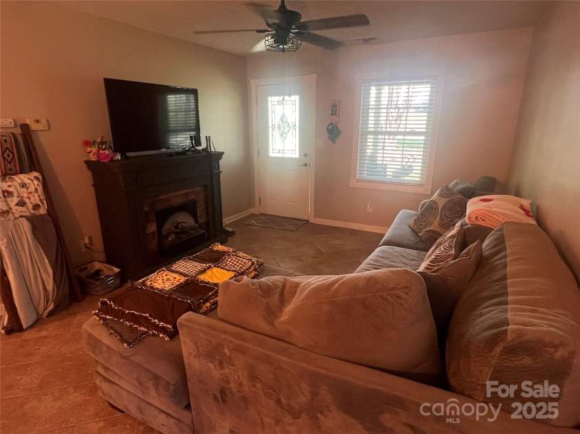 109 Wilson Acres Drive, Kings Mountain, NC 28086.  MLS# CAR4245698, YatesRealty ID 7091. Living room