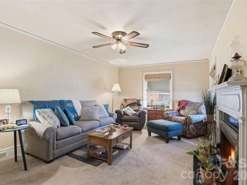 3115 Mathis Drive, Charlotte, NC 28208.  MLS# CAR4342813, YatesRealty ID 7092. 