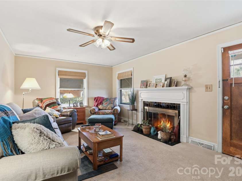3115 Mathis Drive, Charlotte, NC 28208.  MLS# CAR4342813, YatesRealty ID 7092. 