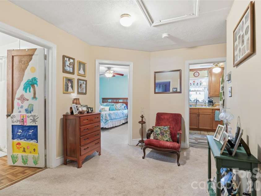 3115 Mathis Drive, Charlotte, NC 28208.  MLS# CAR4342813, YatesRealty ID 7092. 