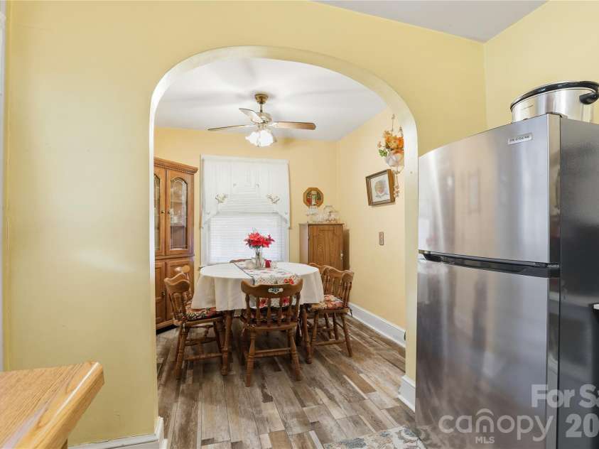 3115 Mathis Drive, Charlotte, NC 28208.  MLS# CAR4342813, YatesRealty ID 7092. 