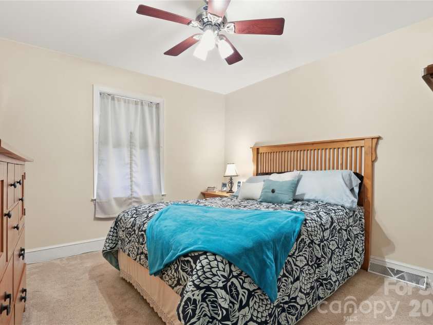 3115 Mathis Drive, Charlotte, NC 28208.  MLS# CAR4342813, YatesRealty ID 7092. 
