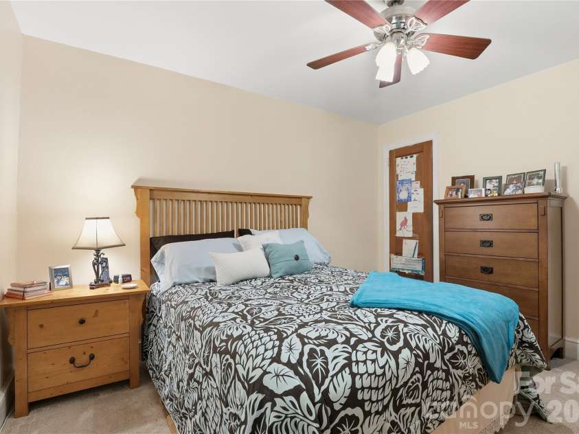 3115 Mathis Drive, Charlotte, NC 28208.  MLS# CAR4342813, YatesRealty ID 7092. 