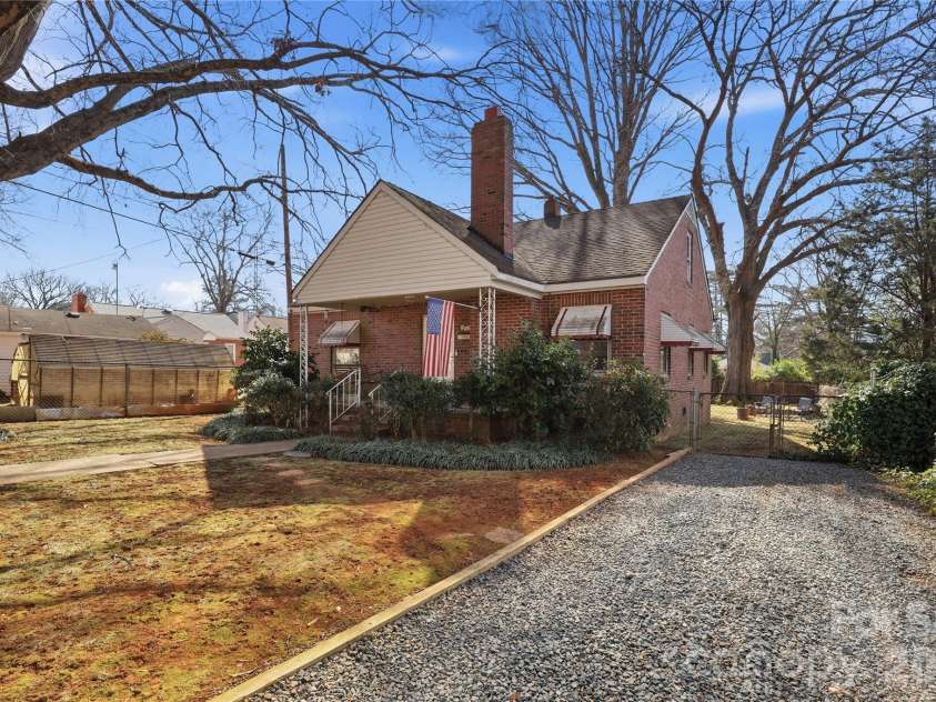 3115 Mathis Drive, Charlotte, NC 28208.  MLS# CAR4342813, YatesRealty ID 7092. 