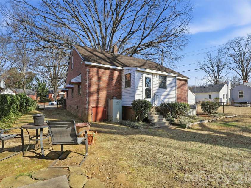 3115 Mathis Drive, Charlotte, NC 28208.  MLS# CAR4342813, YatesRealty ID 7092. 
