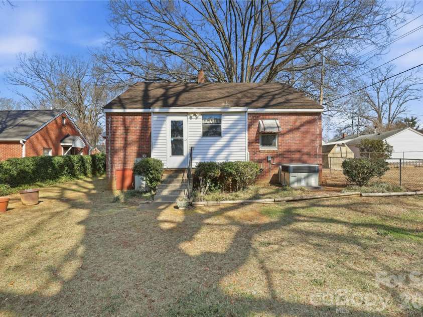 3115 Mathis Drive, Charlotte, NC 28208.  MLS# CAR4342813, YatesRealty ID 7092. 