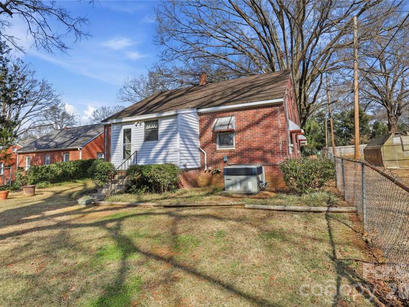 3115 Mathis Drive, Charlotte, NC 28208.  MLS# CAR4342813, YatesRealty ID 7092. 