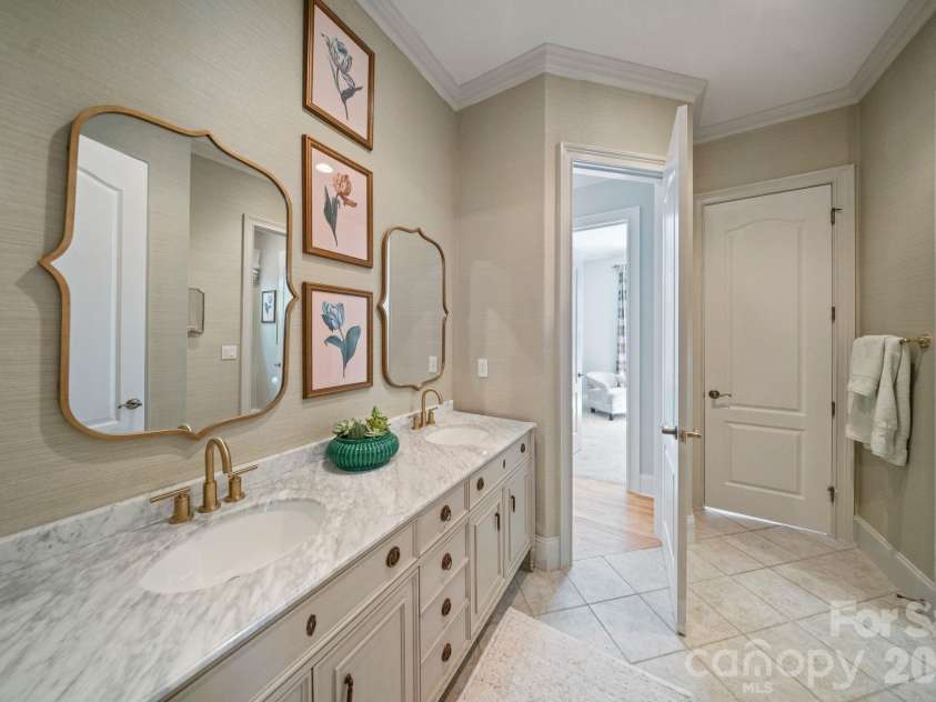8915 Warwicke Lane, Sherrills Ford, NC 28673.  MLS# CAR4353369, YatesRealty ID 7093. 