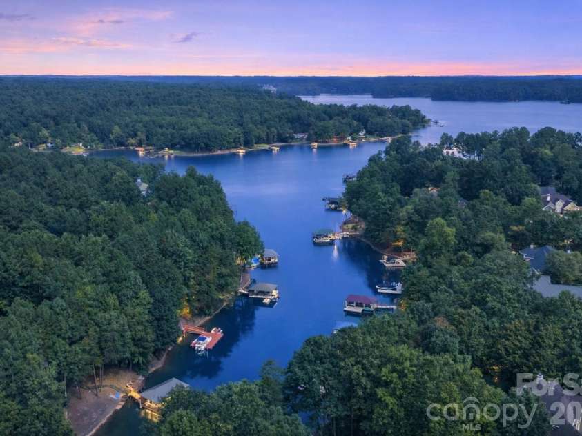8915 Warwicke Lane, Sherrills Ford, NC 28673.  MLS# CAR4353369, YatesRealty ID 7093. 