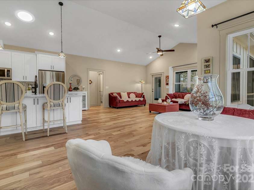 40 Rangeley Drive, Asheville, NC 28803.  MLS# CAR4219622, YatesRealty ID 7094. 