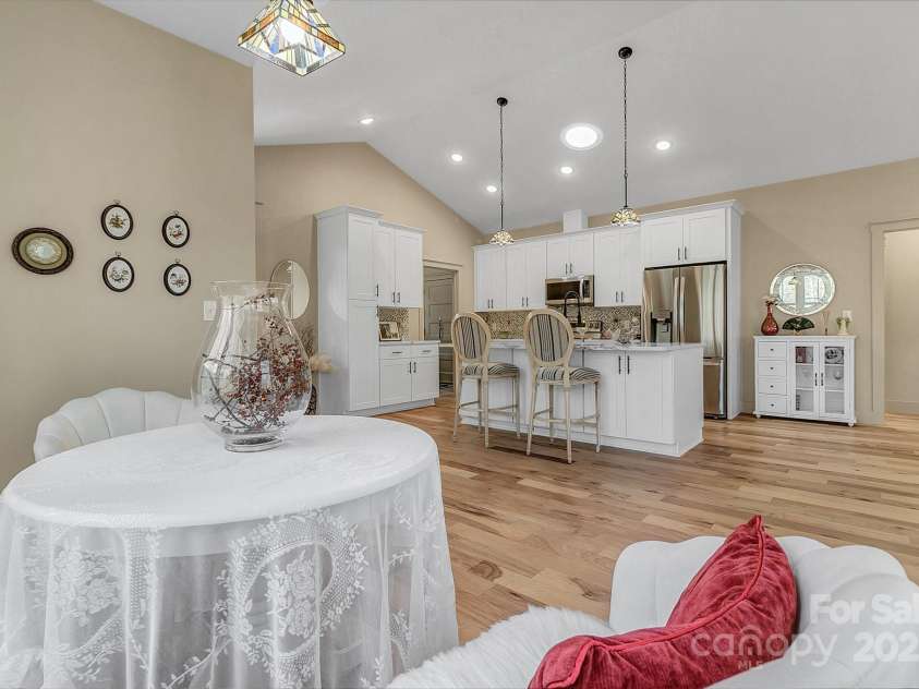 40 Rangeley Drive, Asheville, NC 28803.  MLS# CAR4219622, YatesRealty ID 7094. 