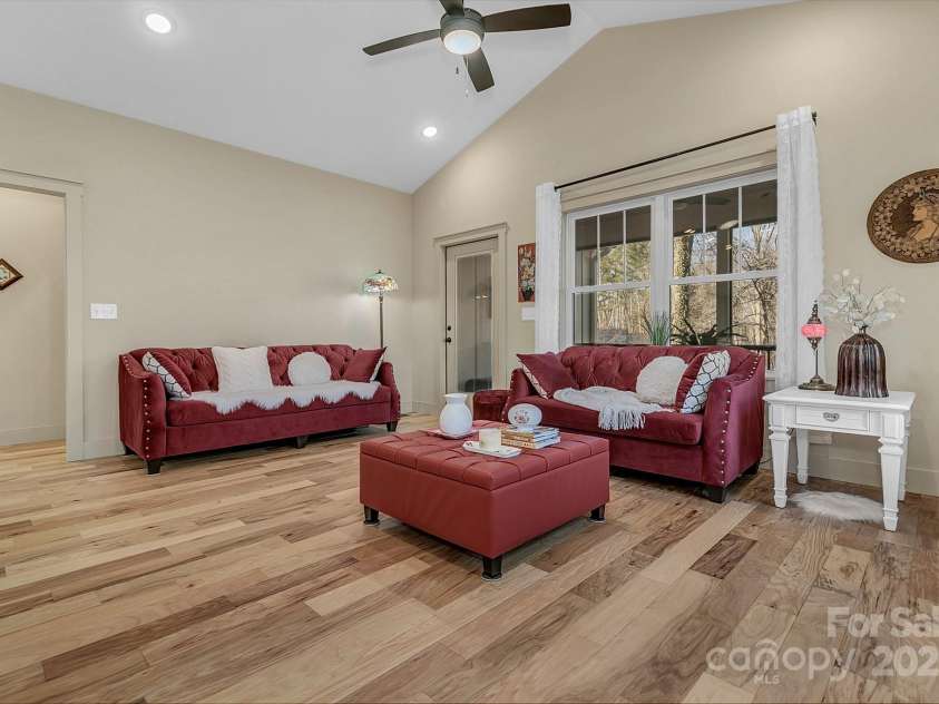 40 Rangeley Drive, Asheville, NC 28803.  MLS# CAR4219622, YatesRealty ID 7094. 