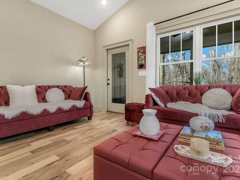 40 Rangeley Drive, Asheville, NC 28803.  MLS# CAR4219622, YatesRealty ID 7094. 