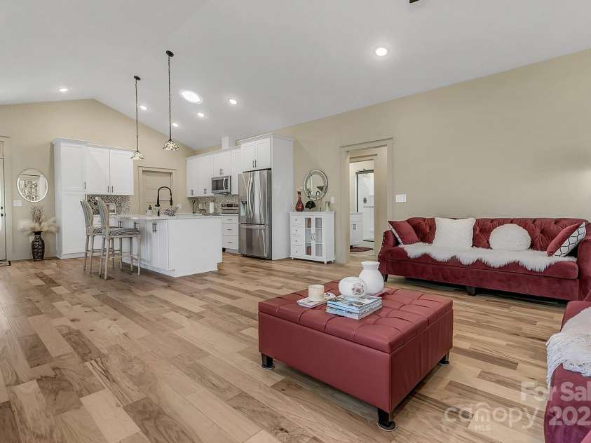 40 Rangeley Drive, Asheville, NC 28803.  MLS# CAR4219622, YatesRealty ID 7094. 