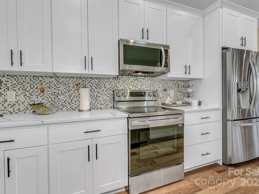 40 Rangeley Drive, Asheville, NC 28803.  MLS# CAR4219622, YatesRealty ID 7094. 