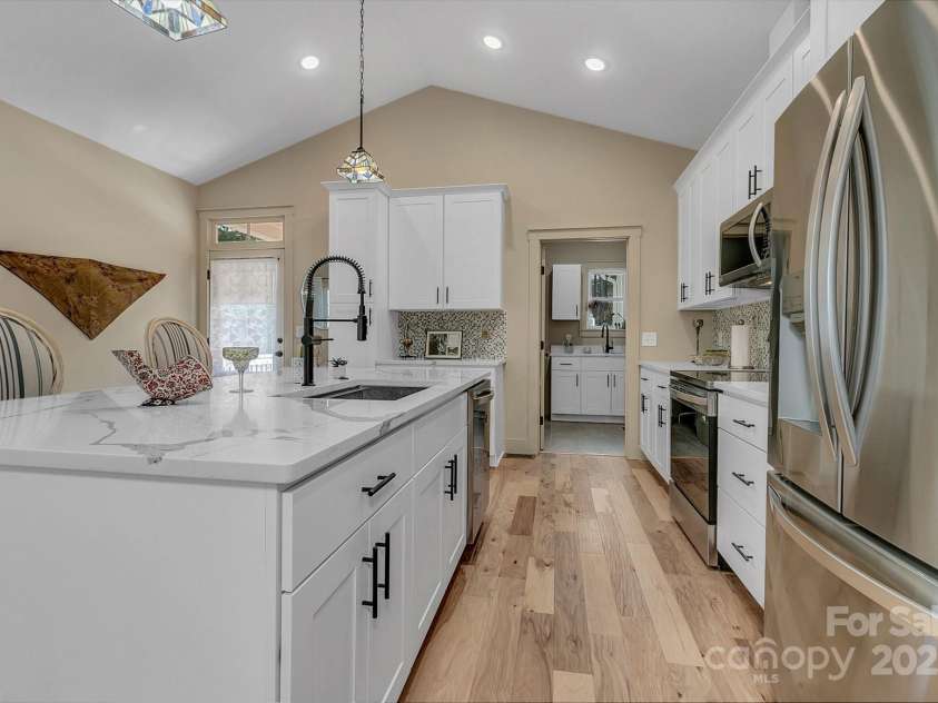 40 Rangeley Drive, Asheville, NC 28803.  MLS# CAR4219622, YatesRealty ID 7094. 