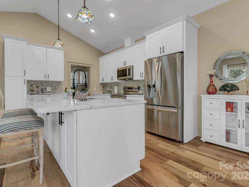 40 Rangeley Drive, Asheville, NC 28803.  MLS# CAR4219622, YatesRealty ID 7094. 