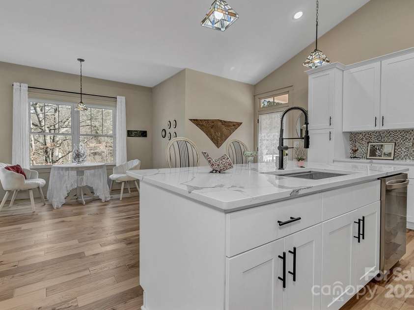 40 Rangeley Drive, Asheville, NC 28803.  MLS# CAR4219622, YatesRealty ID 7094. 