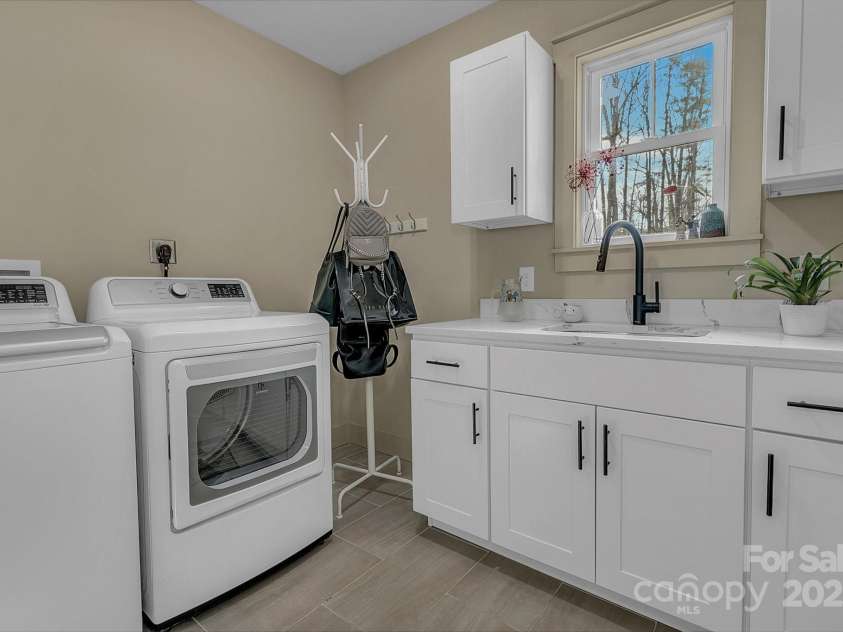 40 Rangeley Drive, Asheville, NC 28803.  MLS# CAR4219622, YatesRealty ID 7094. 