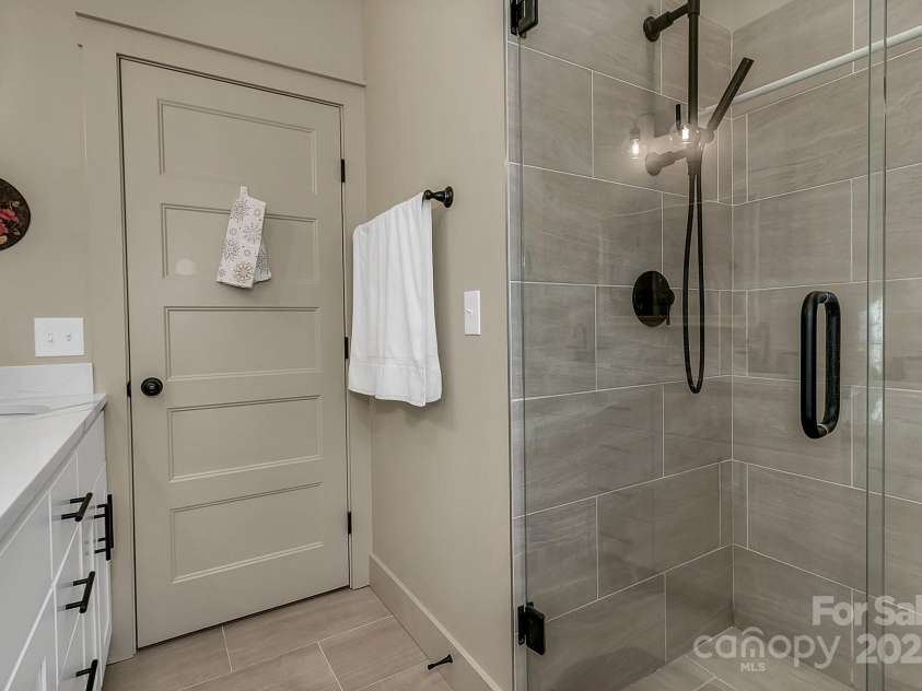 40 Rangeley Drive, Asheville, NC 28803.  MLS# CAR4219622, YatesRealty ID 7094. 