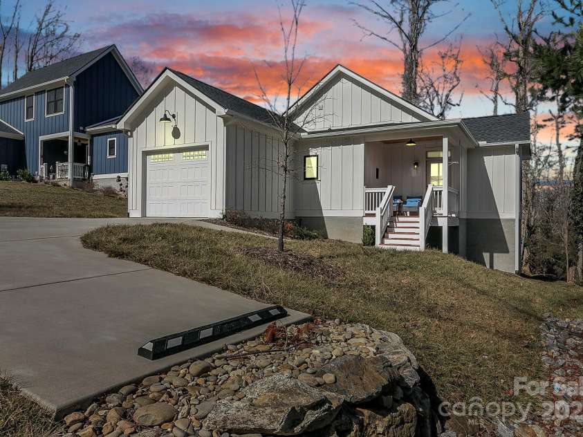 40 Rangeley Drive, Asheville, NC 28803.  MLS# CAR4219622, YatesRealty ID 7094. 