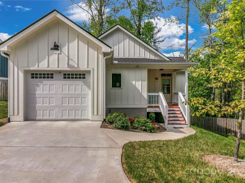 40 Rangeley Drive, Asheville, NC 28803.  MLS# CAR4219622, YatesRealty ID 7094. 